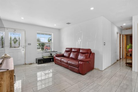 Купить виллу или дом в Помпано-Бич, Флорида 3 спальни, 117.06м2, № 2062905 - фото 12