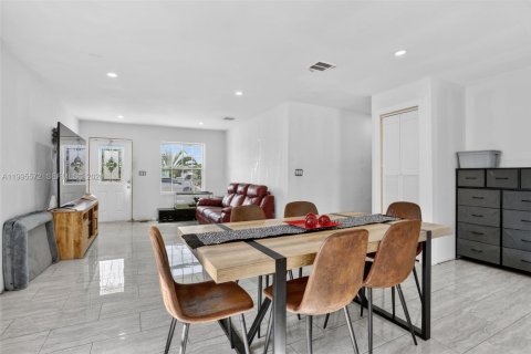 Купить виллу или дом в Помпано-Бич, Флорида 3 спальни, 117.06м2, № 2062905 - фото 15