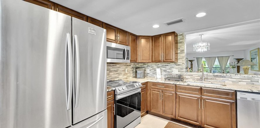 Condo in Coconut Creek, Florida, 2 bedrooms № 2259600