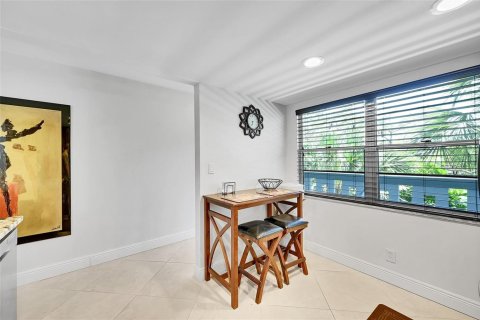 Condo in Coconut Creek, Florida, 2 bedrooms № 2259600 - photo 12