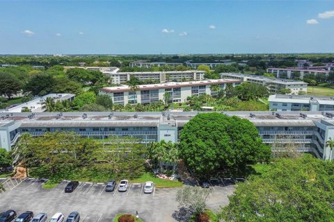 Condo in Coconut Creek, Florida, 2 bedrooms № 2259600 - photo 28