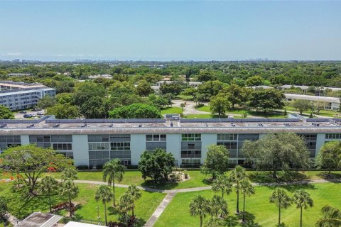 Condo in Coconut Creek, Florida, 2 bedrooms № 2259600 - photo 17