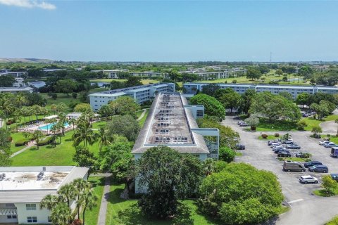 Condo in Coconut Creek, Florida, 2 bedrooms № 2259600 - photo 30
