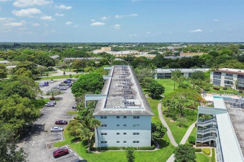 Condo in Coconut Creek, Florida, 2 bedrooms № 2259600 - photo 29