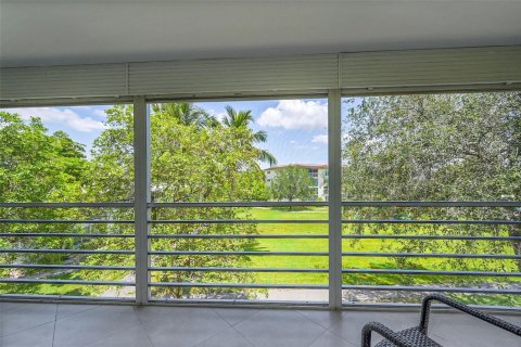 Condo in Coconut Creek, Florida, 2 bedrooms № 2259600 - photo 6