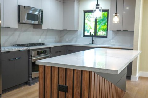 House in West Palm Beach, Florida 3 bedrooms, 156.63 sq.m. № 2007773 - photo 4