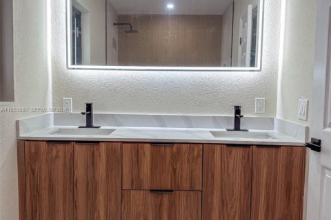 House in West Palm Beach, Florida 3 bedrooms, 156.63 sq.m. № 2007773 - photo 17