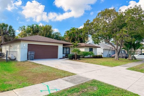 House in West Palm Beach, Florida 3 bedrooms, 156.63 sq.m. № 2007773 - photo 21