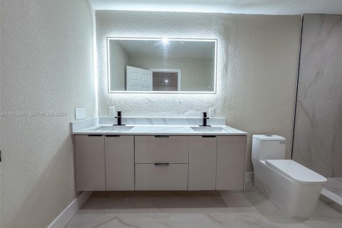 House in West Palm Beach, Florida 3 bedrooms, 156.63 sq.m. № 2007773 - photo 11