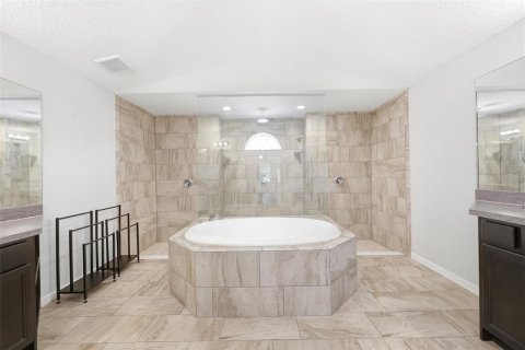 House in Weeki Wachee, Florida 4 bedrooms, 327.76 sq.m. № 2118125 - photo 20