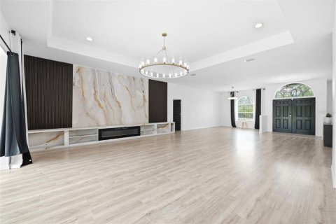 House in Weeki Wachee, Florida 4 bedrooms, 327.76 sq.m. № 2118125 - photo 4