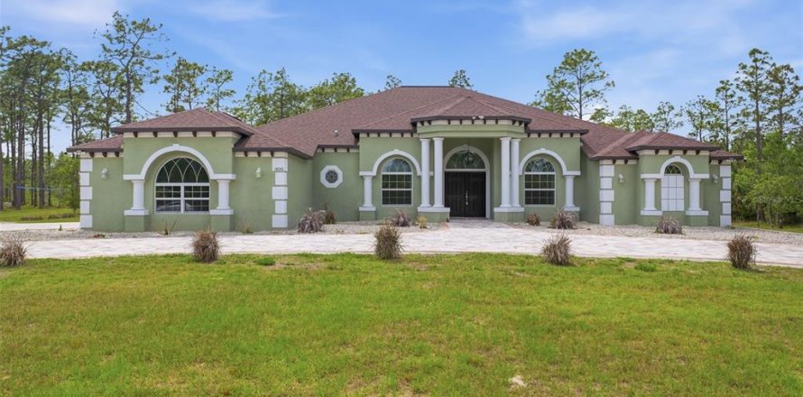 House in Weeki Wachee, Florida 4 bedrooms, 327.76 sq.m. № 2118125