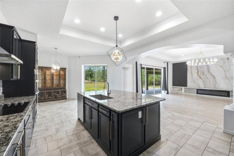 House in Weeki Wachee, Florida 4 bedrooms, 327.76 sq.m. № 2118125 - photo 9