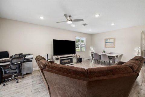 Villa ou maison à vendre à DeLand, Floride: 4 chambres, 192.77 m2 № 2133561 - photo 5