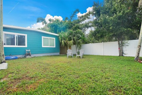 House in Saint Petersburg, Florida 3 bedrooms, 119.66 sq.m. № 1894830 - photo 30