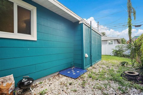 House in Saint Petersburg, Florida 3 bedrooms, 119.66 sq.m. № 1894830 - photo 25
