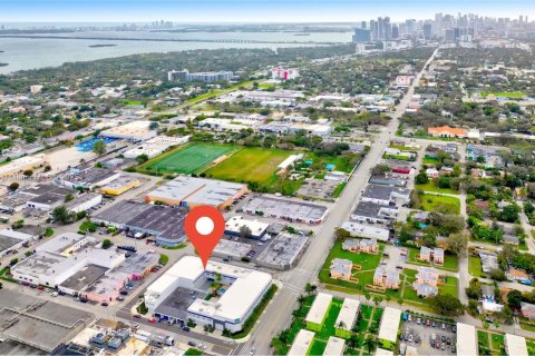 Propiedad comercial en venta en Miami, Florida № 1708286 - foto 4