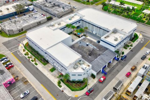 Propiedad comercial en venta en Miami, Florida № 1708286 - foto 1