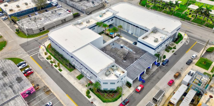 Propiedad comercial en Miami, Florida № 1708286