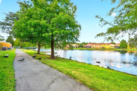 Touwnhouse à vendre à Kissimmee, Floride: 4 chambres, 151.99 m2 № 2436700 - photo 28