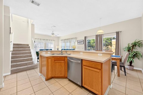 Touwnhouse à vendre à Kissimmee, Floride: 4 chambres, 151.99 m2 № 2436700 - photo 11