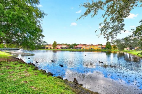 Touwnhouse à vendre à Kissimmee, Floride: 4 chambres, 151.99 m2 № 2436700 - photo 3