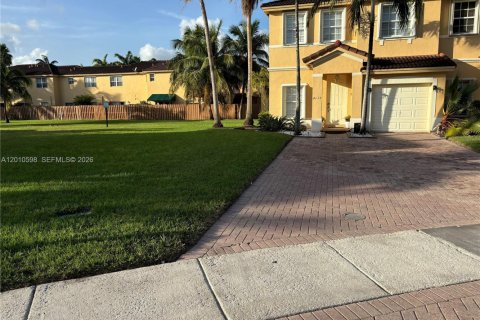 Adosado en Homestead, Florida 3 dormitorios, 127.09 m2 № 2073539