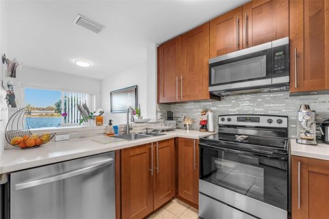 Townhouse in Miami, Florida 3 bedrooms, 116.59 sq.m. № 2026181 - photo 9