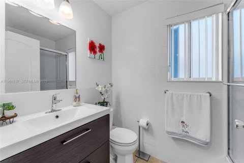 Townhouse in Miami, Florida 3 bedrooms, 116.59 sq.m. № 2026181 - photo 11