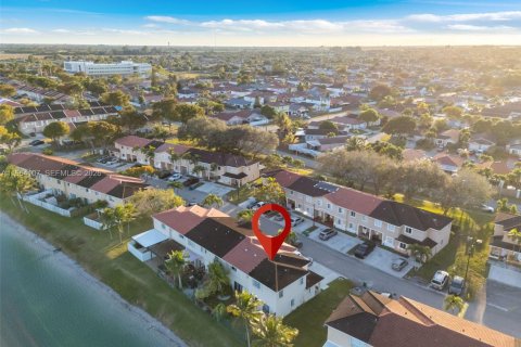 Townhouse in Miami, Florida 3 bedrooms, 116.59 sq.m. № 2026181 - photo 25