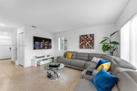 Townhouse in Miami, Florida 3 bedrooms, 116.59 sq.m. № 2026181 - photo 7