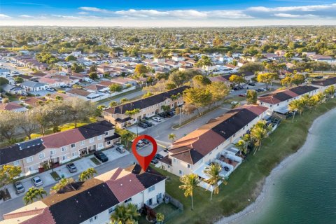 Townhouse in Miami, Florida 3 bedrooms, 116.59 sq.m. № 2026181 - photo 24