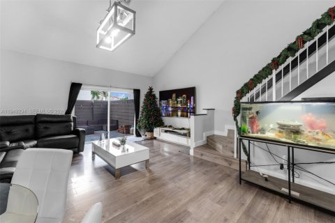 Touwnhouse à vendre à Miami, Floride: 2 chambres, 111.39 m2 № 2005133 - photo 9