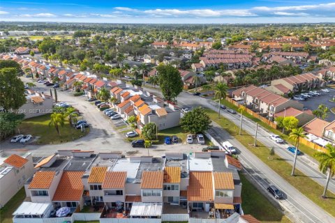 Touwnhouse à vendre à Miami, Floride: 2 chambres, 111.39 m2 № 2005133 - photo 23
