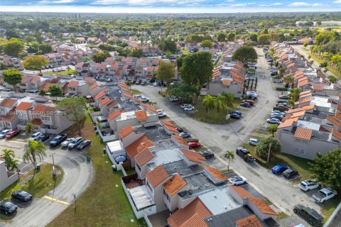 Touwnhouse à vendre à Miami, Floride: 2 chambres, 111.39 m2 № 2005133 - photo 25