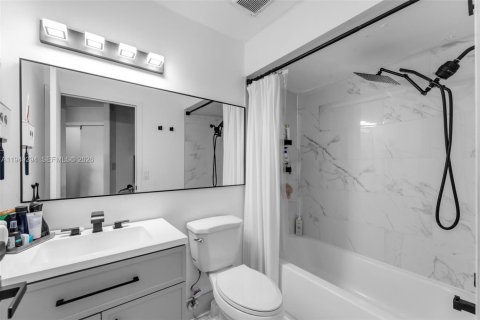 Touwnhouse à vendre à Miami, Floride: 2 chambres, 111.39 m2 № 2005133 - photo 14