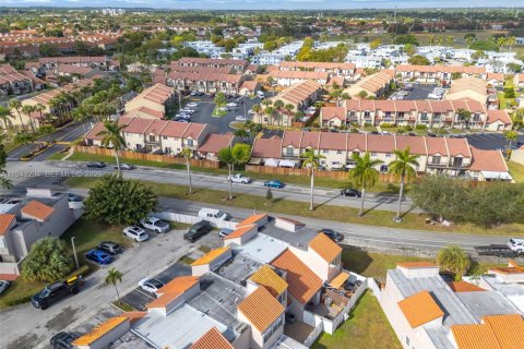 Touwnhouse à vendre à Miami, Floride: 2 chambres, 111.39 m2 № 2005133 - photo 27