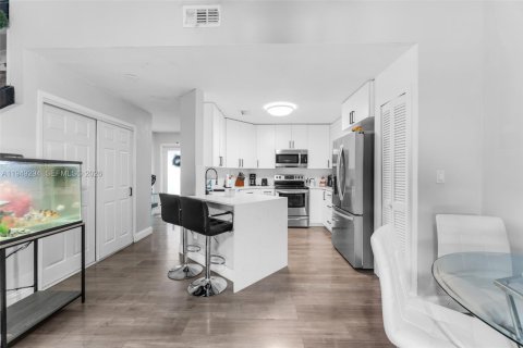 Touwnhouse à vendre à Miami, Floride: 2 chambres, 111.39 m2 № 2005133 - photo 7