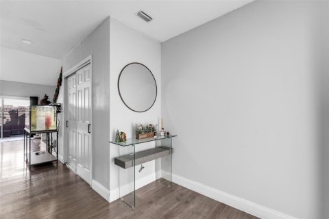 Touwnhouse à vendre à Miami, Floride: 2 chambres, 111.39 m2 № 2005133 - photo 4