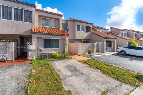Touwnhouse à vendre à Miami, Floride: 2 chambres, 111.39 m2 № 2005133 - photo 3