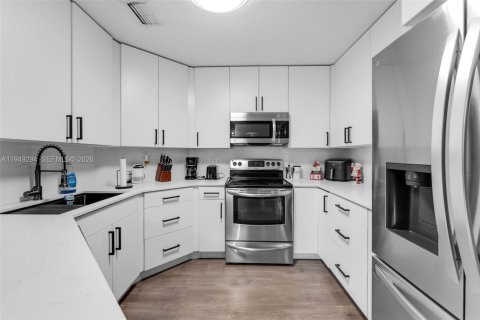 Touwnhouse à vendre à Miami, Floride: 2 chambres, 111.39 m2 № 2005133 - photo 6