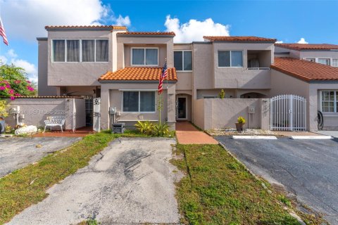 Touwnhouse à vendre à Miami, Floride: 2 chambres, 111.39 m2 № 2005133 - photo 1