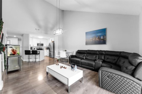 Touwnhouse à vendre à Miami, Floride: 2 chambres, 111.39 m2 № 2005133 - photo 8