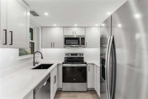 Condo in Wildwood, Florida, 2 bedrooms  № 1447111 - photo 6