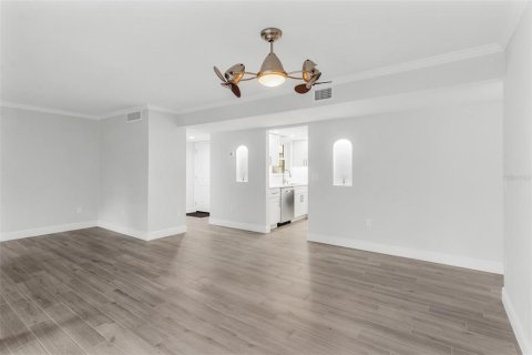 Condo in Wildwood, Florida, 2 bedrooms  № 1447111 - photo 5