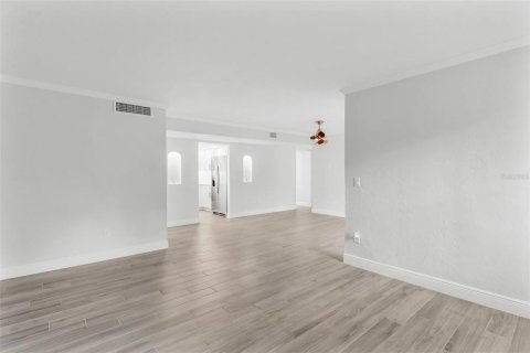 Condo in Wildwood, Florida, 2 bedrooms  № 1447111 - photo 12