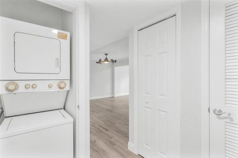 Condo in Wildwood, Florida, 2 bedrooms  № 1447111 - photo 25