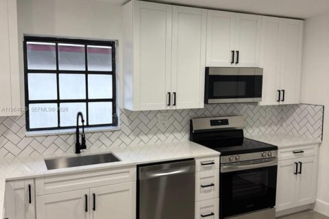 Casa en venta en Miami, Florida, 3 dormitorios, 143.35 m2 № 2025673 - foto 14