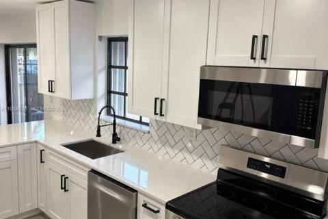 Casa en venta en Miami, Florida, 3 dormitorios, 143.35 m2 № 2025673 - foto 16