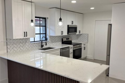 Casa en venta en Miami, Florida, 3 dormitorios, 143.35 m2 № 2025673 - foto 9